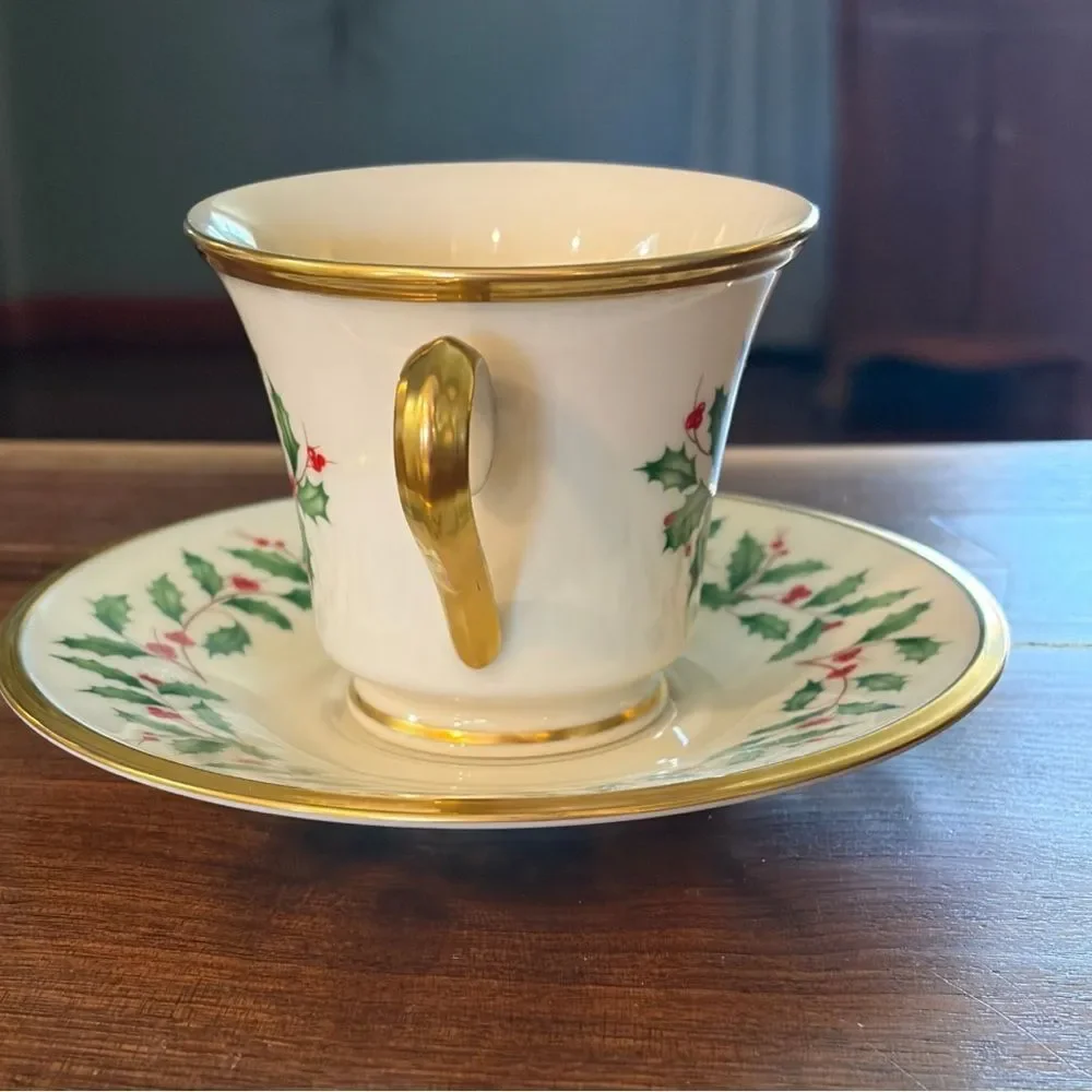 Lenox Holiday Cup & Saucer Holly Berry Gold Trim Excellent